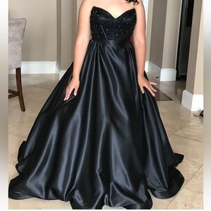 Sherri Hill Black Prom Dress